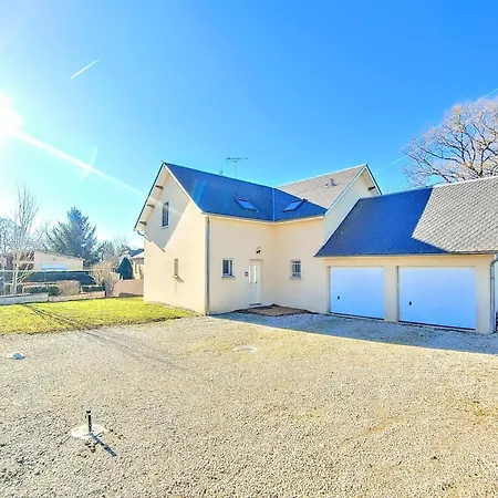 Vakantiehuis Privee, Piscine Chauffee, A 2km Du Canet-de-Salars