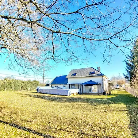 Vakantiehuis Privee, Piscine Chauffee, A 2km Du Canet-de-Salars