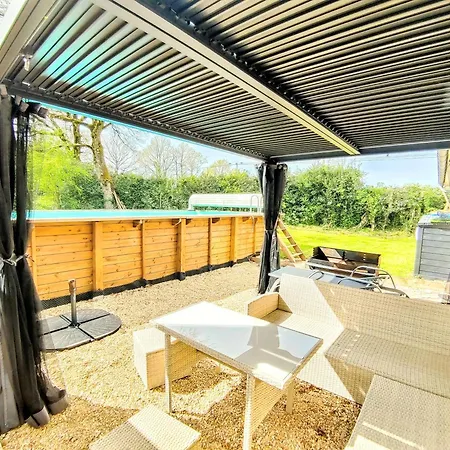 Holiday home Privee, Piscine Chauffee, A 2km Du