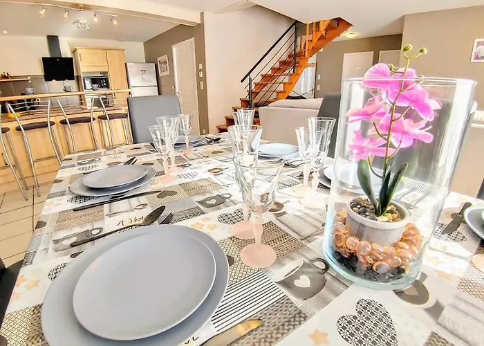 Vakantiehuis Privee, Piscine Chauffee, A 2km Du *