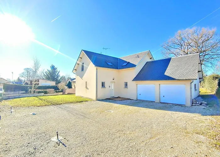 Vakantiehuis Privee, Piscine Chauffee, A 2km Du Canet-de-Salars