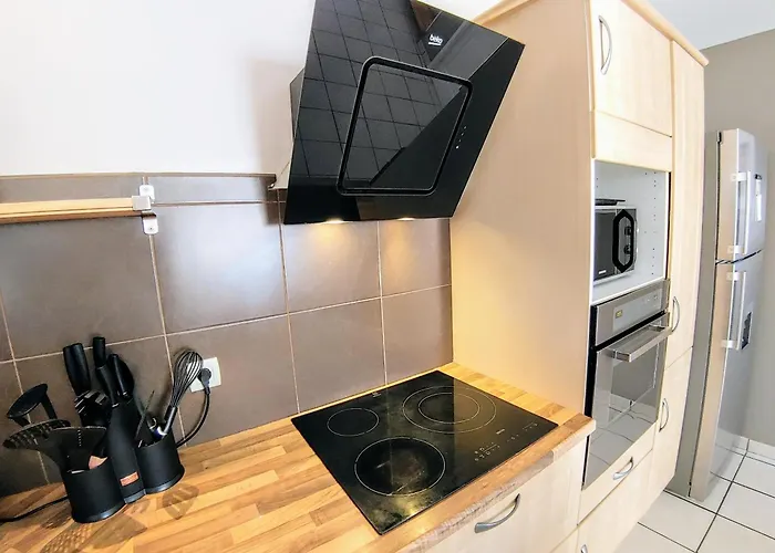 Vakantiehuis Privee, Piscine Chauffee, A 2km Du