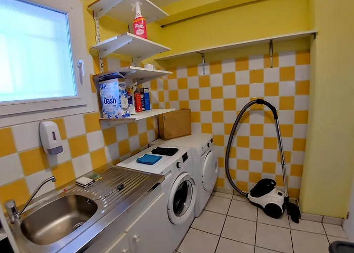 Vakantiehuis Privee, Piscine Chauffee, A 2km Du *