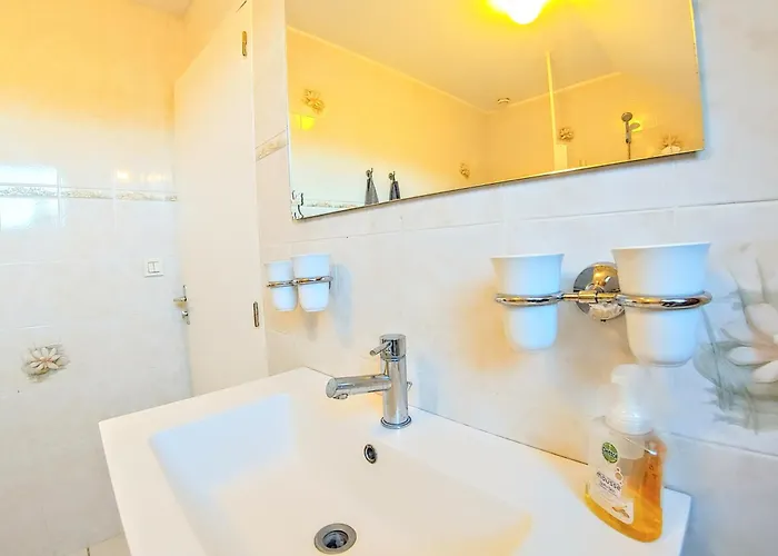 Vakantiehuis Privee, Piscine Chauffee, A 2km Du Canet-de-Salars