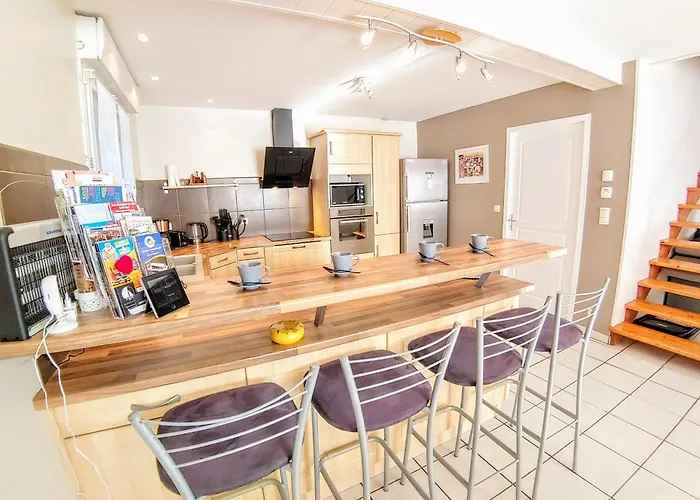 Vakantiehuis Privee, Piscine Chauffee, A 2km Du Canet-de-Salars