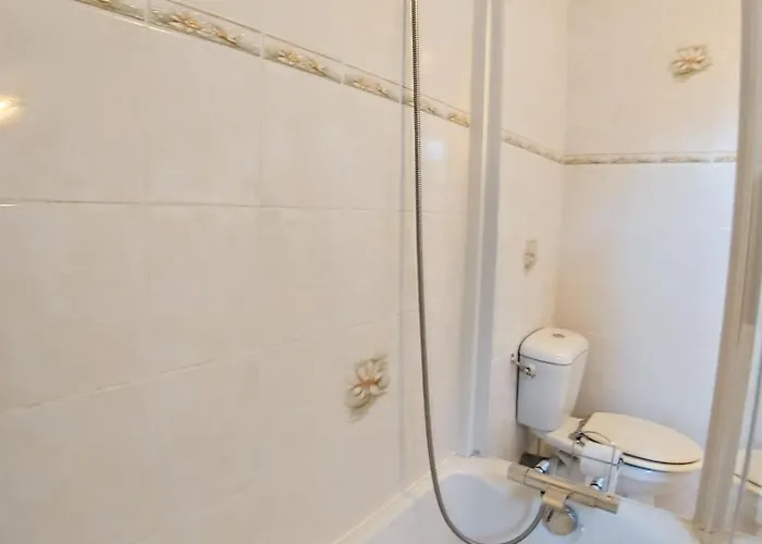 Vakantiehuis Privee, Piscine Chauffee, A 2km Du