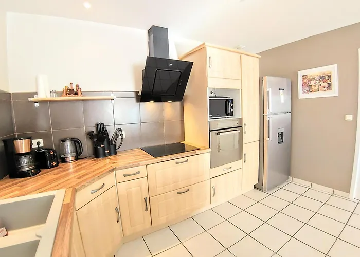 Vakantiehuis Privee, Piscine Chauffee, A 2km Du *