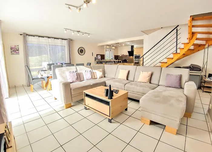 Vakantiehuis Privee, Piscine Chauffee, A 2km Du