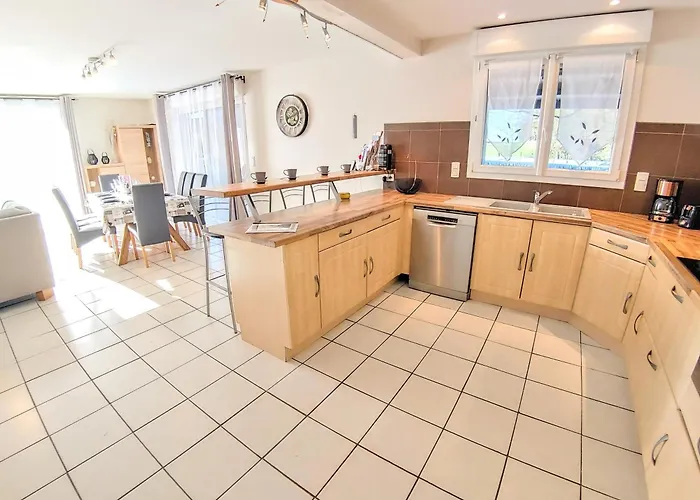 Vakantiehuis Privee, Piscine Chauffee, A 2km Du