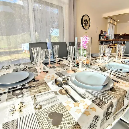 Privee, Piscine Chauffee, A 2km Du